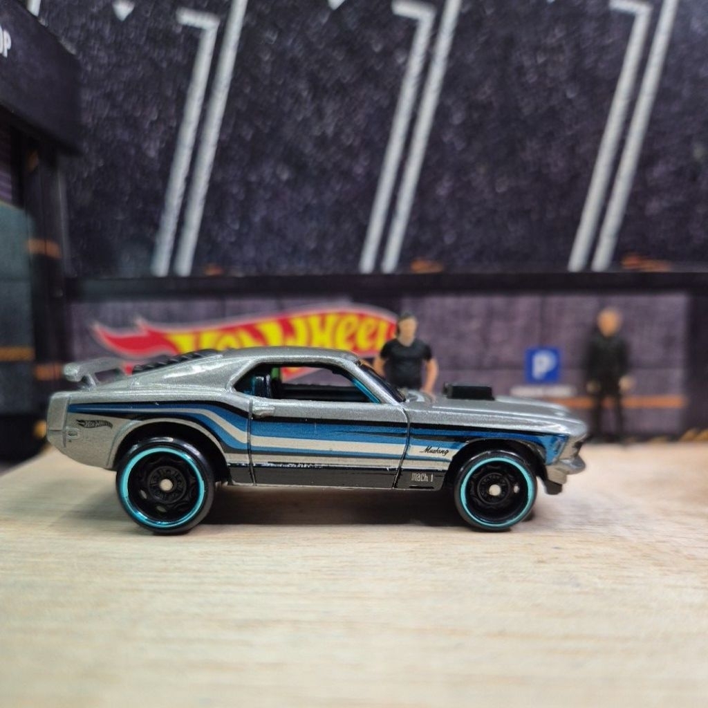 HOT WHEELS MUSTANG MACH 1 SILVER