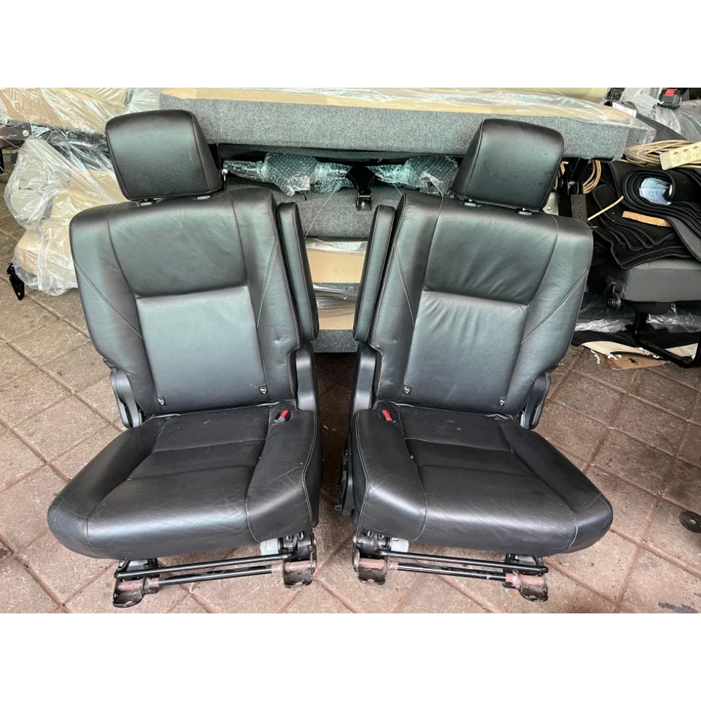 jok tengah captain seat Innova Venturer original