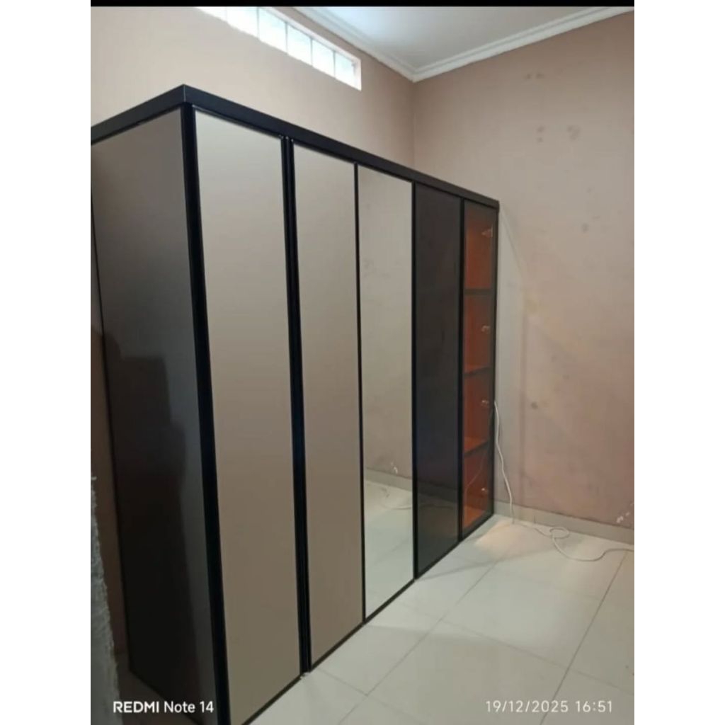 Lemari Pakaian Aluminium Modern Sliding Minimalis + Rak + Laci | Harga 1.800.000/m | Custom Kediri B
