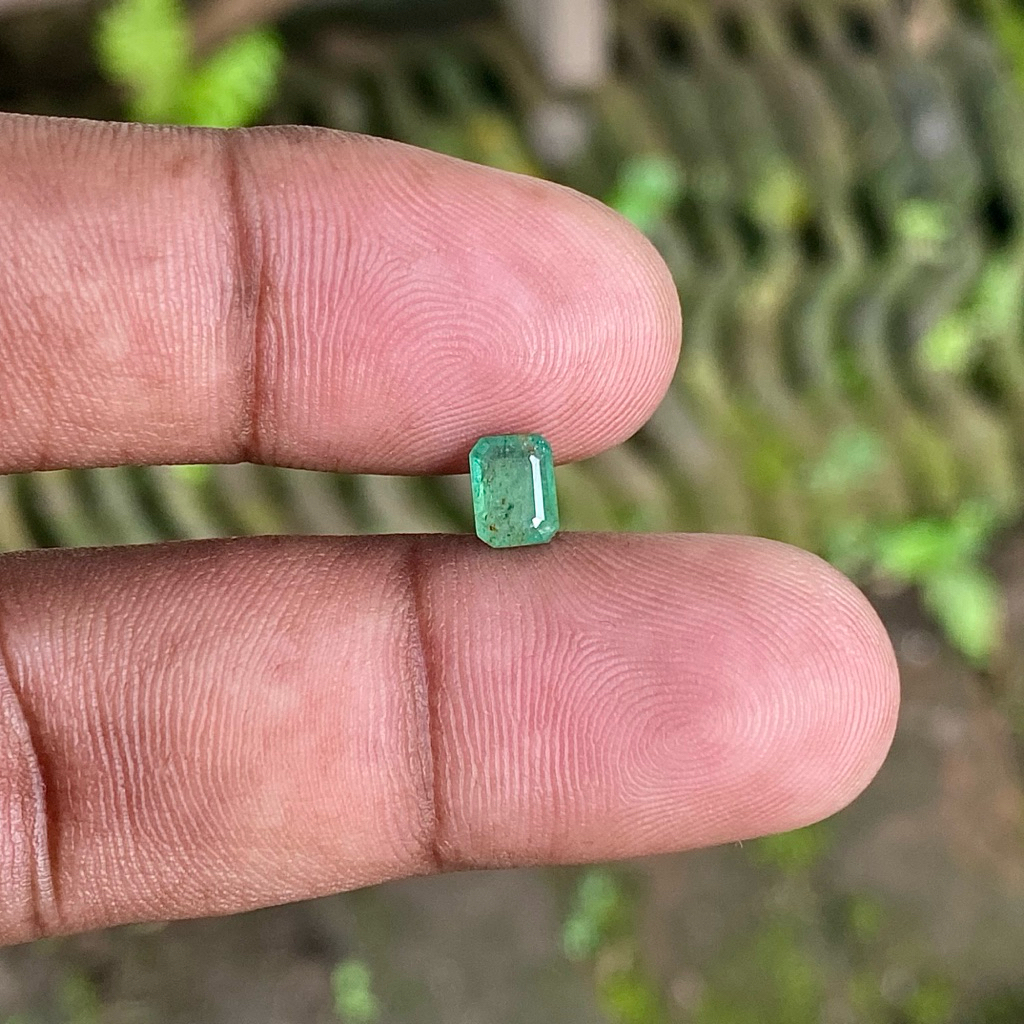 Batu Zamrud Colombia Natura zambian Emerald Beryl Jamrud Kotak kecil Dim 6x4.5x2.5 CT 0.55