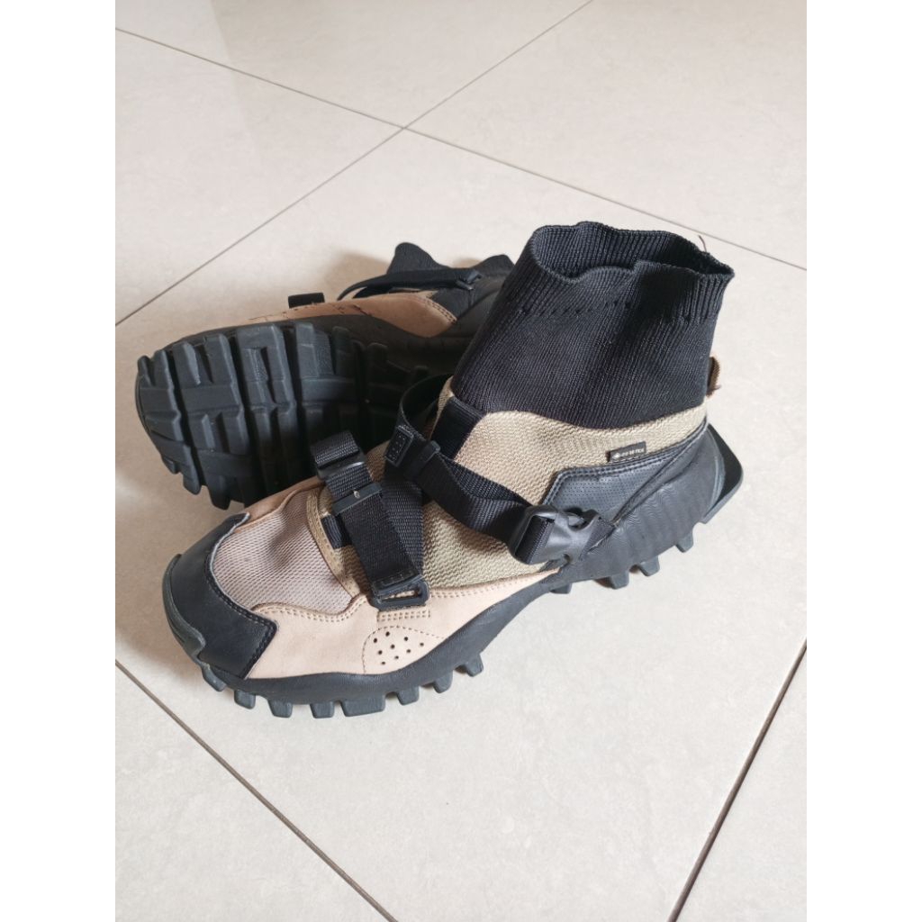 Sepatu Second Adidas Go-retex, Sepatu Gunung/outdoor size 42,5