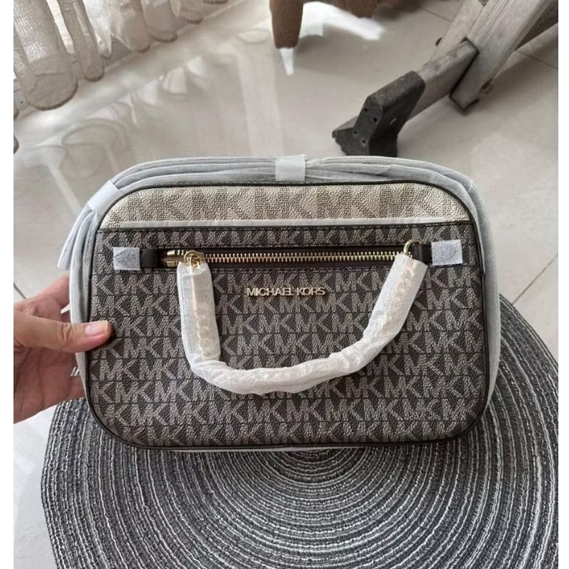 mk bag jet set large ew zip chain signature brown multi