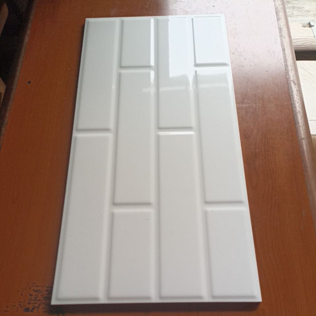 Keramik 30x60 kia bata putih ab