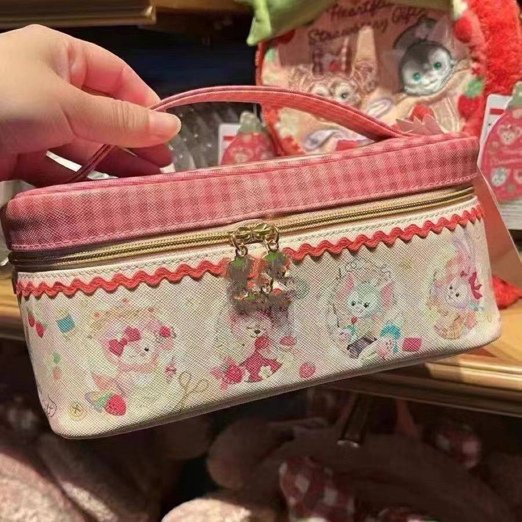 [PREORDER] Tas Kosmetik Disney StellaLou, LinaBell & Gelatoni – Edisi Valentine Strawberry