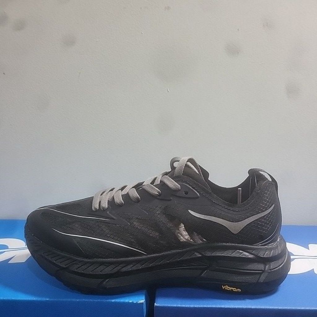 HOKA ONE Running/Outdoor Size 37 Hitam