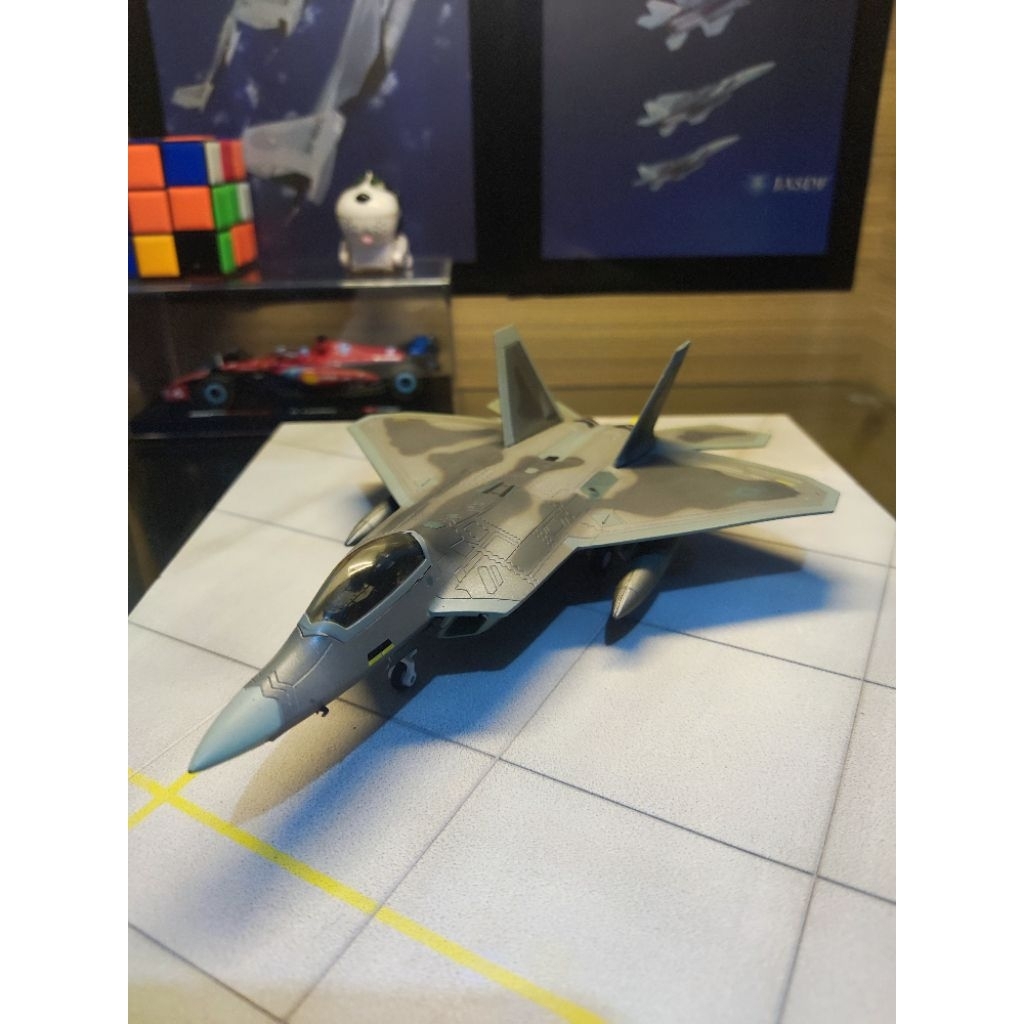 Diecast Pesawat F-22 Raptor WLTK 1/100