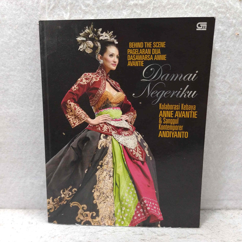 Buku Damai Negeriku - Kolaborasi Kebaya Anne Avantie dan Sanggul Kontemporer Andiyanto -  dokumentas