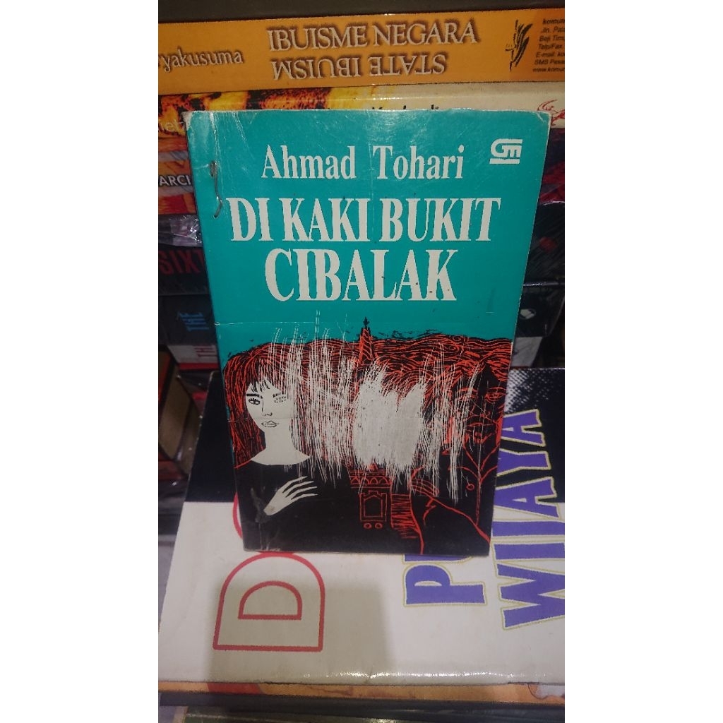 Ahmad Tohari - Di Kaki Bukit Cibalak