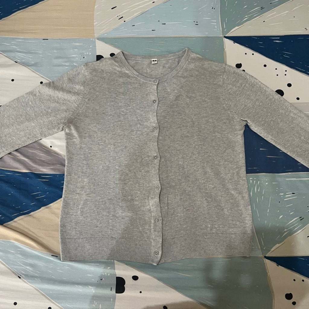 Preloved Cardigan Uniqlo UV Grey Abu-Abu Size M