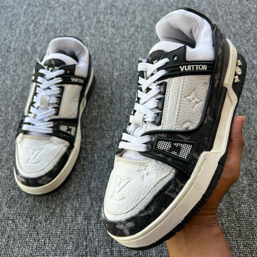 Sepatu LOUIS VUITTON LV Trainer Sneakers Size 41 Panjang Insole 25.5 cm