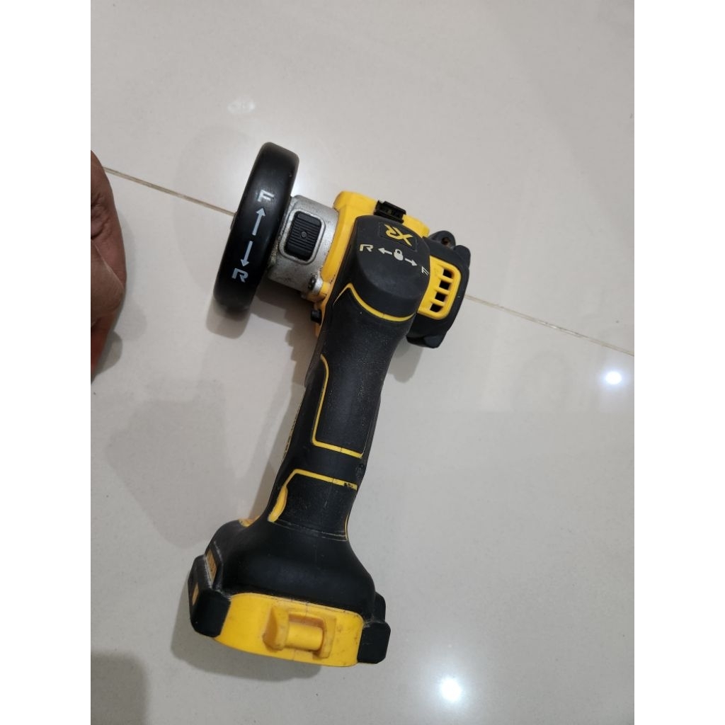 Gerinda Cordless Dewalt DCS438B