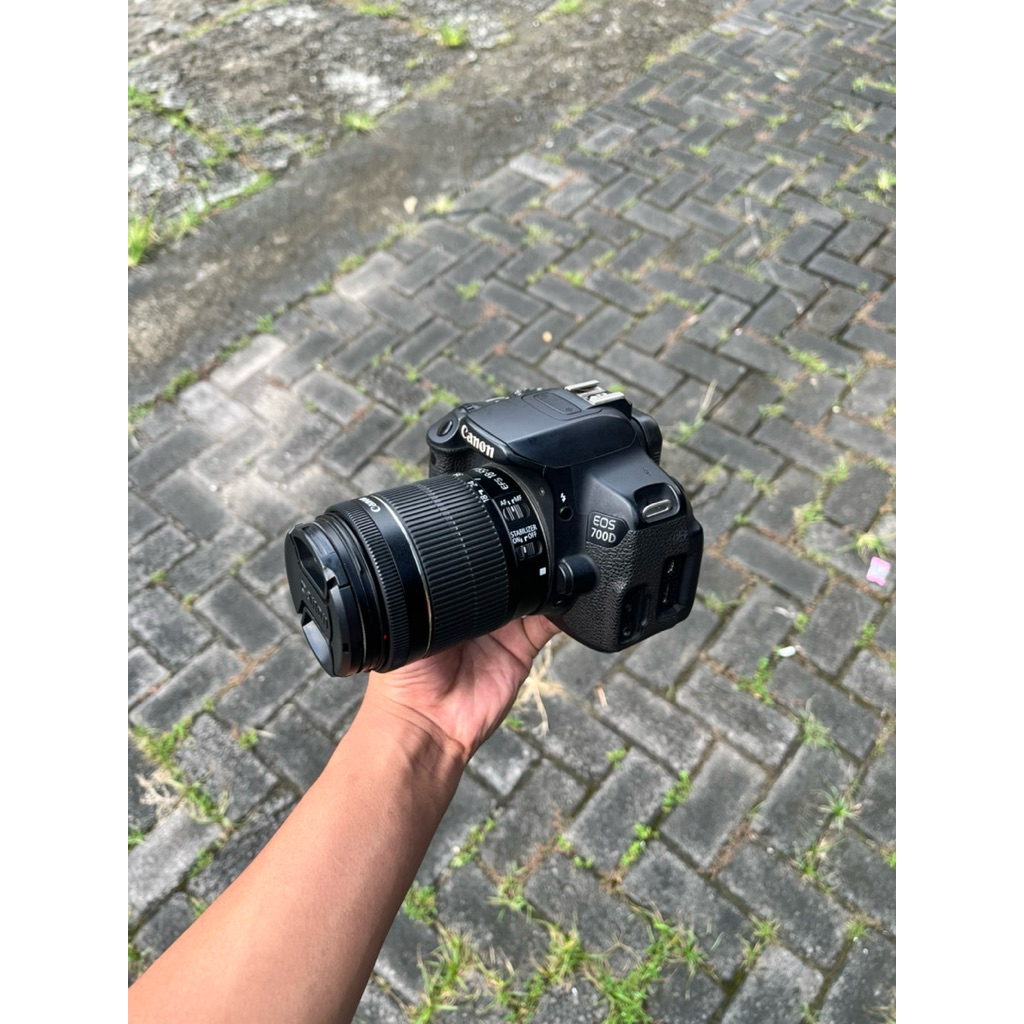 KAMERA CANON 700D