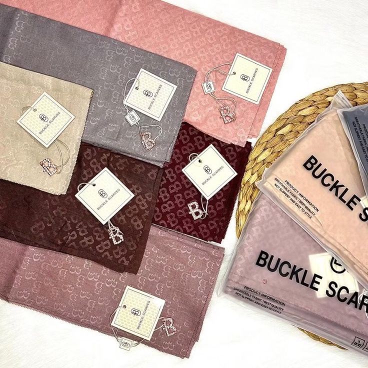 *DIN* Hijab segi empat BuckleScarves motif emboss