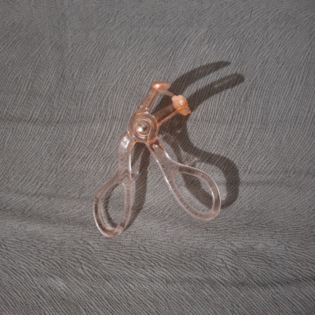 (Preloved) Xixi Eyelash Curler