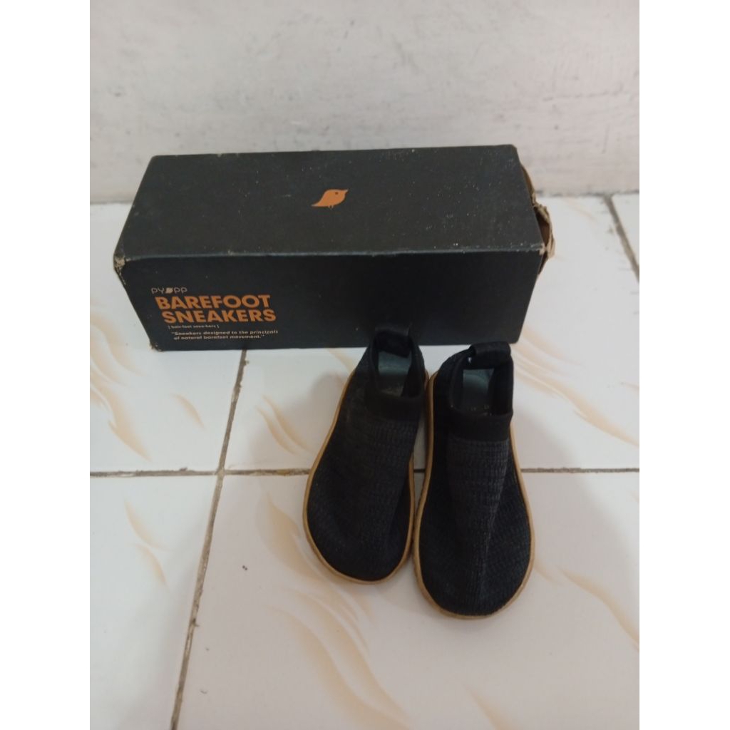 PYOPP PORO BAREFOOT SHOES - HITAM - PRELOVED