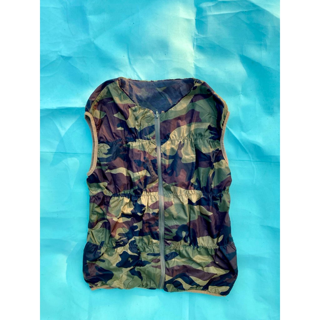 Vest motif army/camo yang stylish dan cocok buat kamu yang suka tampilan casual outdoor
