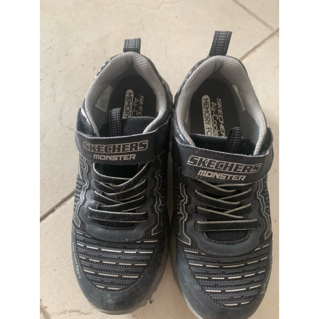 sepatu skecher