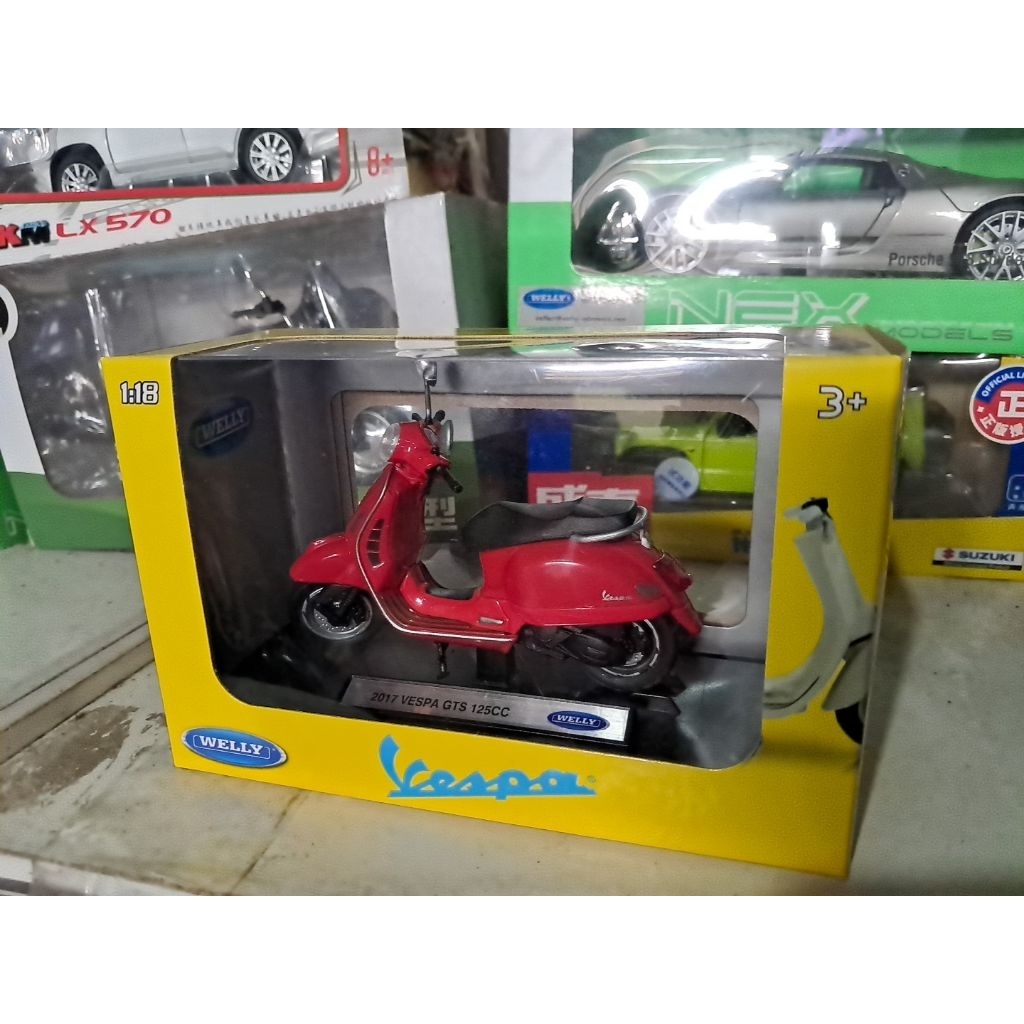 Diecast Miniatur Motor Vespa matic modern Gts 125cc 150 cc 125 cc classic motor pajangan mainan anak