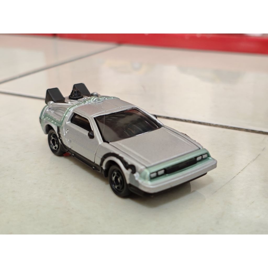Tomica Delorean 2009