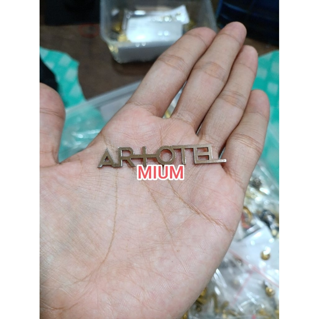 Pin Custom ARTOTEL, pin custom, pin jas, pin keren, murah, berkaulitas.