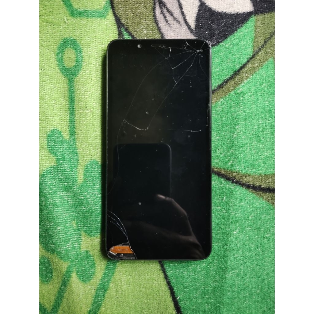 Hp second minus 3 buah, Redmi 7a, Samsung Galaxy J5, Oppo gak tau tipenya.