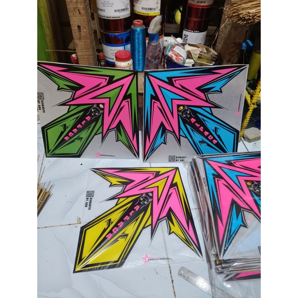 layangan Sukhoi 3warna stabilo