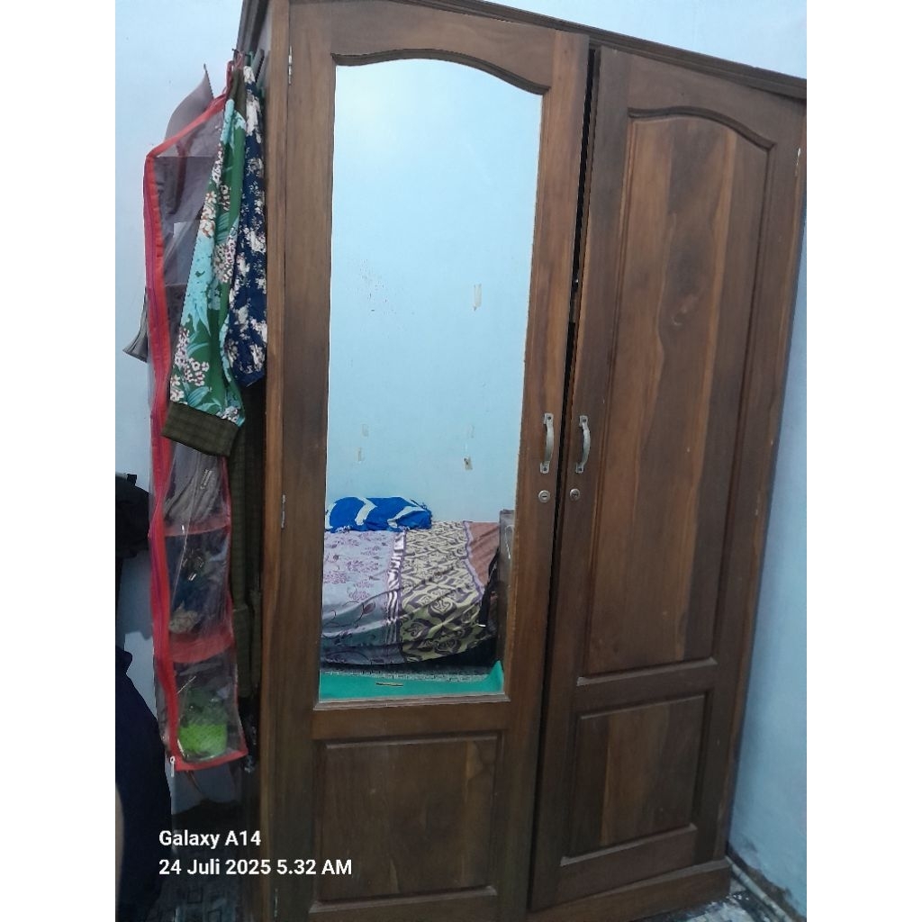 Lemari Kayu Jati Bekas