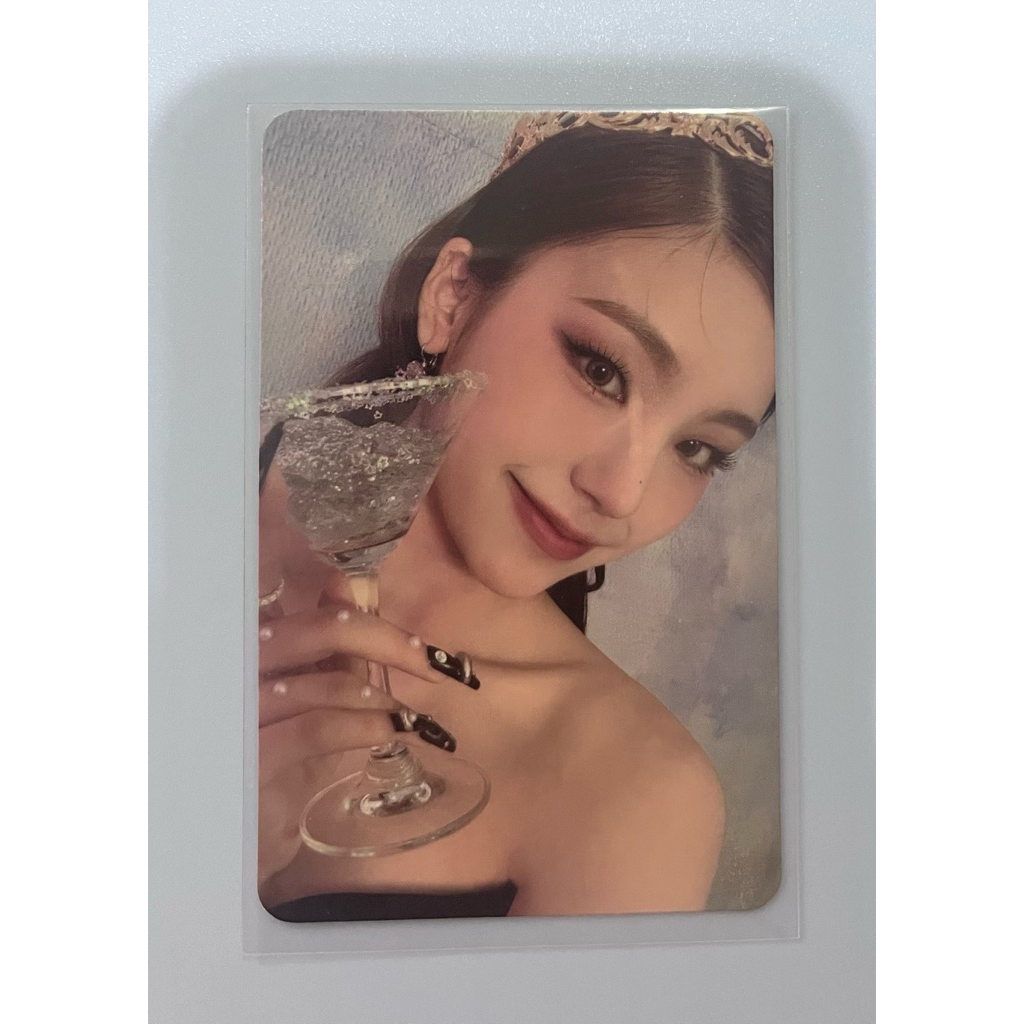 ITZY OFFICIAL PHOTOCARD - Yeji