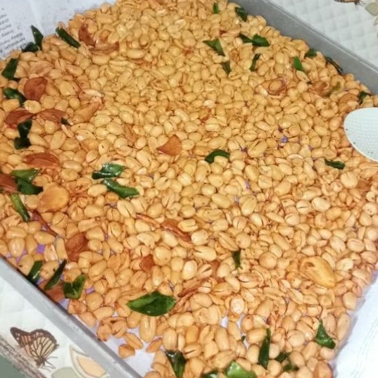 1KG KACANG GORENG BAWANG