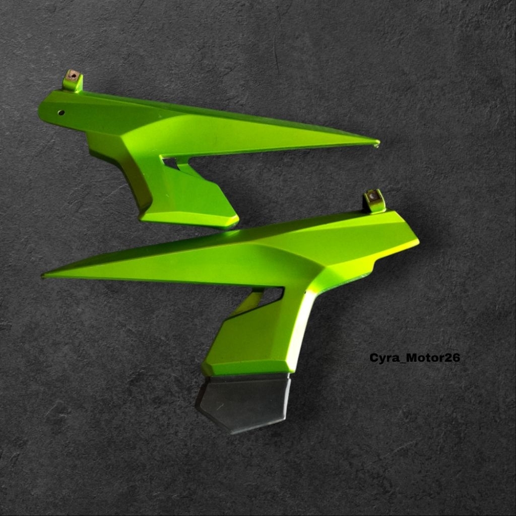 cover sambungan body bodi tengah yamaha jupiter mx new 135 original