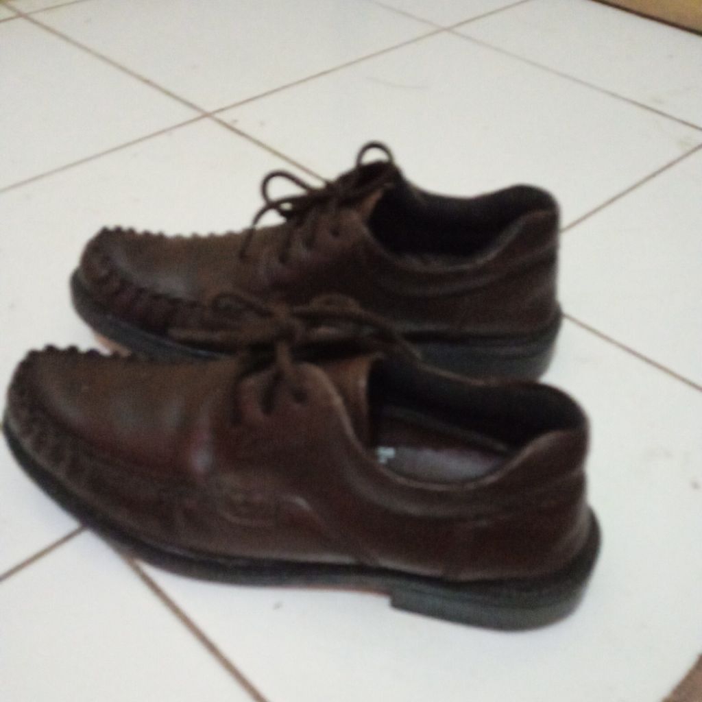 sepatu kulit clarks original second size 38-39.slip-on
