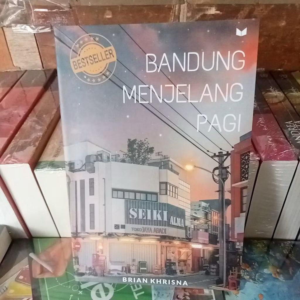 Buku Bandung menjelang pagi.,.BRIAN KHRISNA