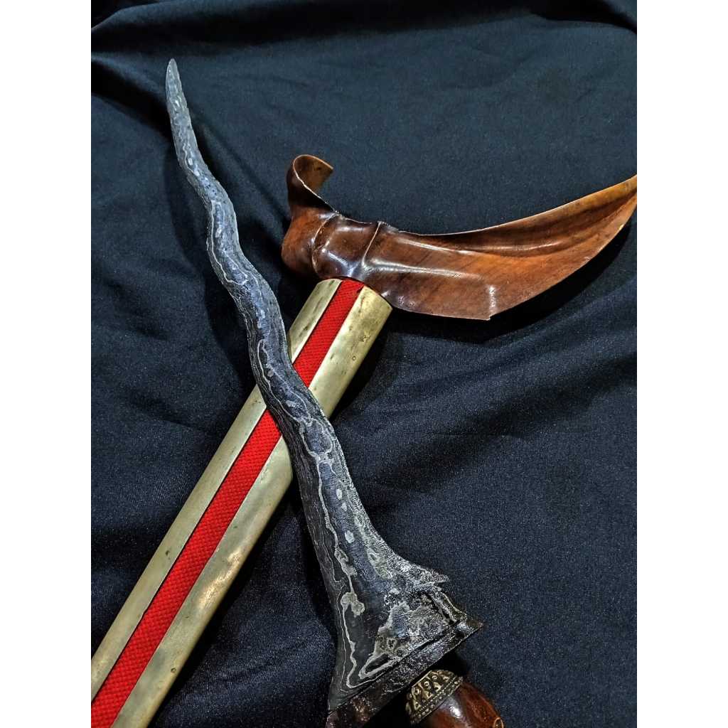 Keris Sepuh Carubuk Pamor Wengkon isen Luk Kembo Warangka Ladrang solo