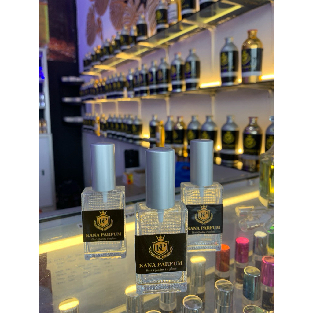 BOTOL KACA BINTIK 30ml spray dengan berbagai aroma yang tahan lama