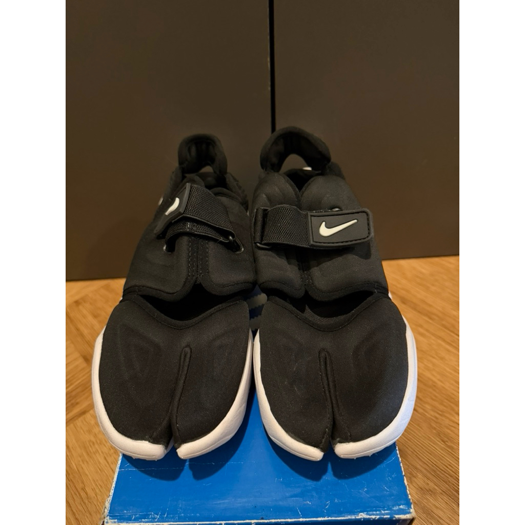 Nike air rift hitam putih sepatu (preloved)