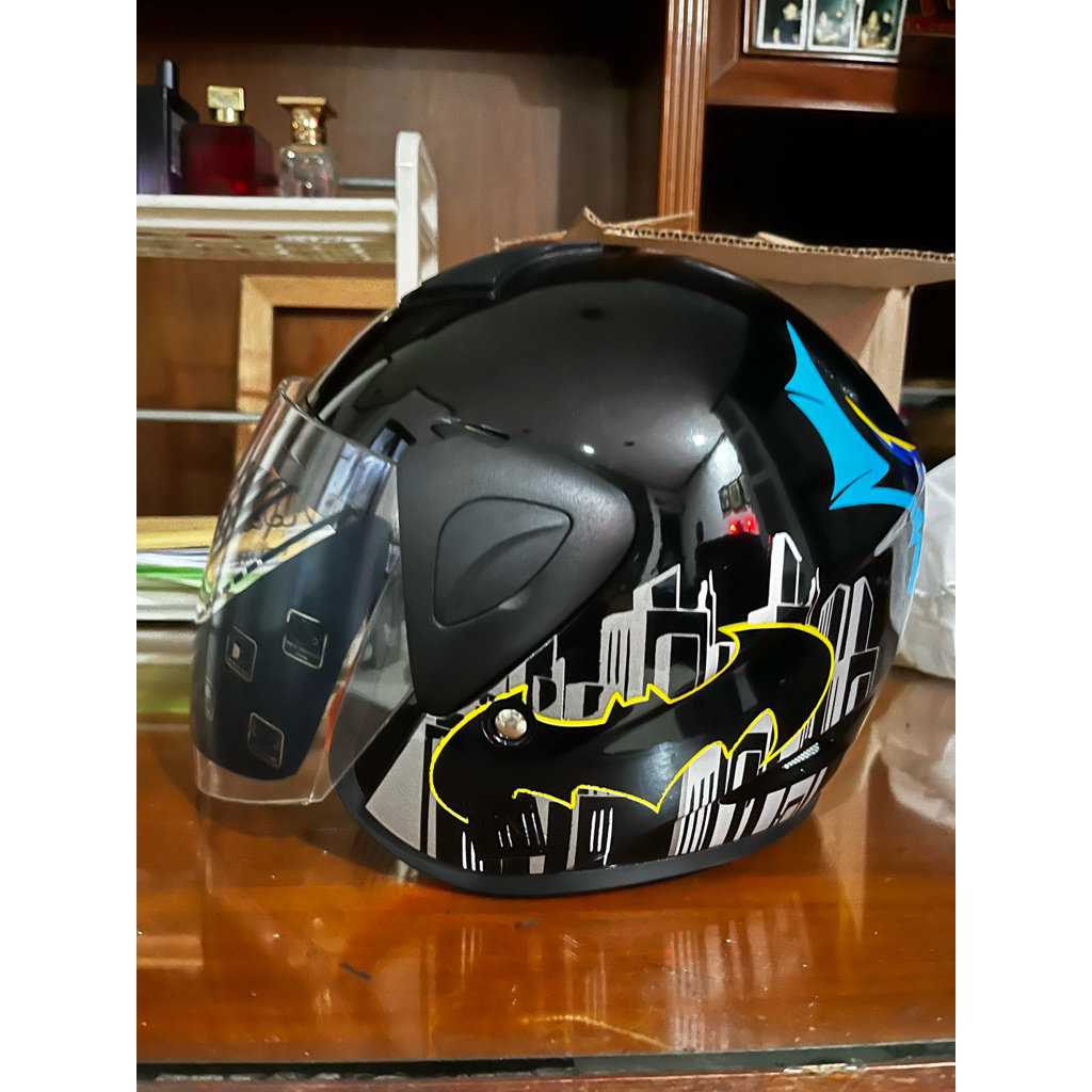 helm anak sni ukuran L gambar batman