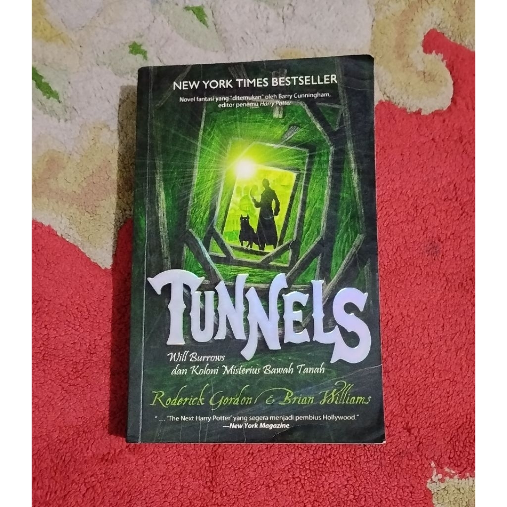 Novel Roderick Gordon &Brian Williams "Tunnels" 100%ORI preloved koleksi pribadi