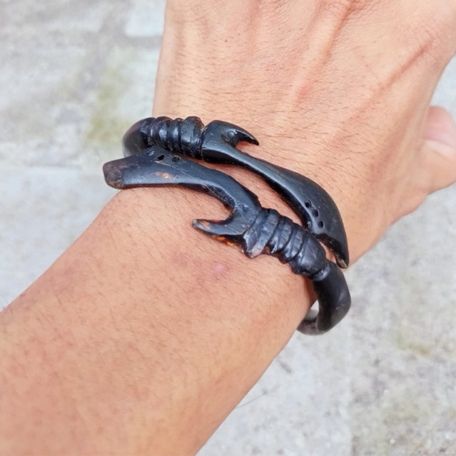 Gelang Akar Bahar Hitam Ukir Kujang Kembar