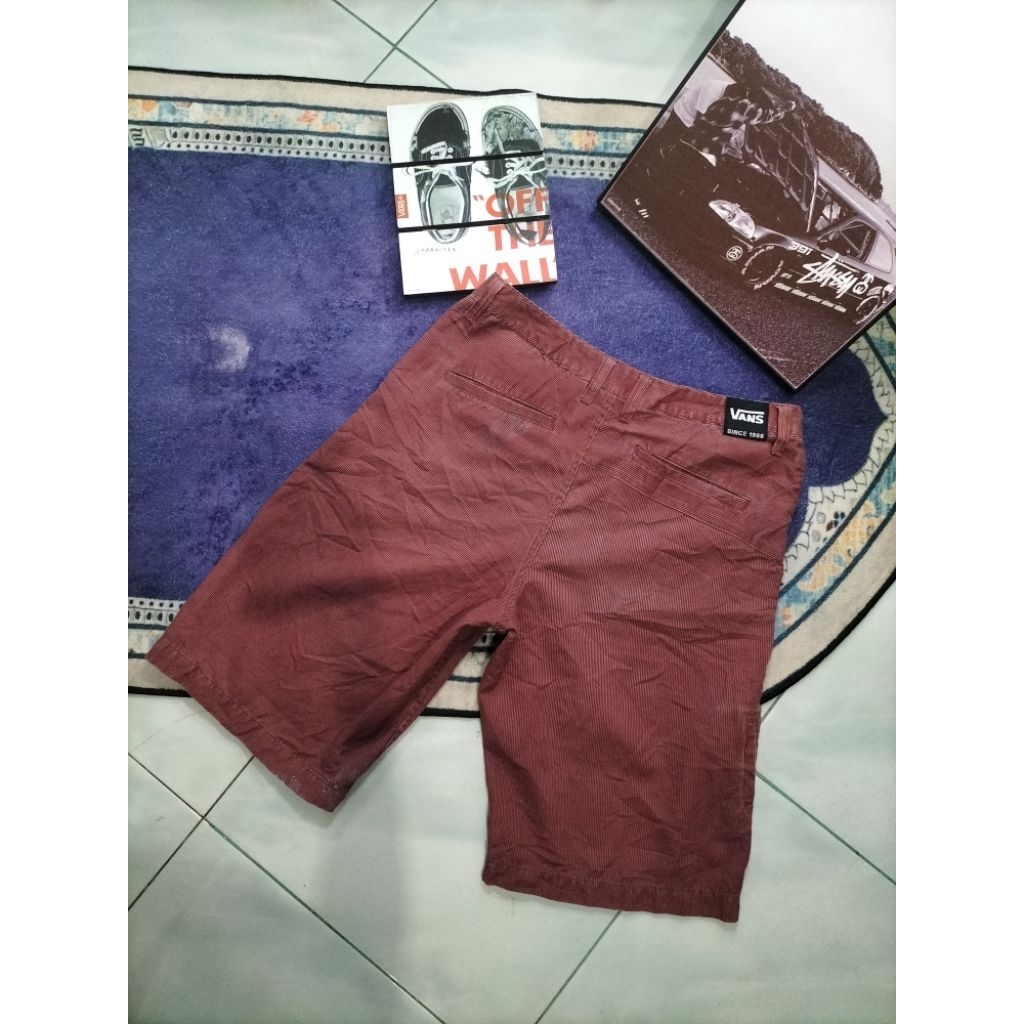 celana pendek vans