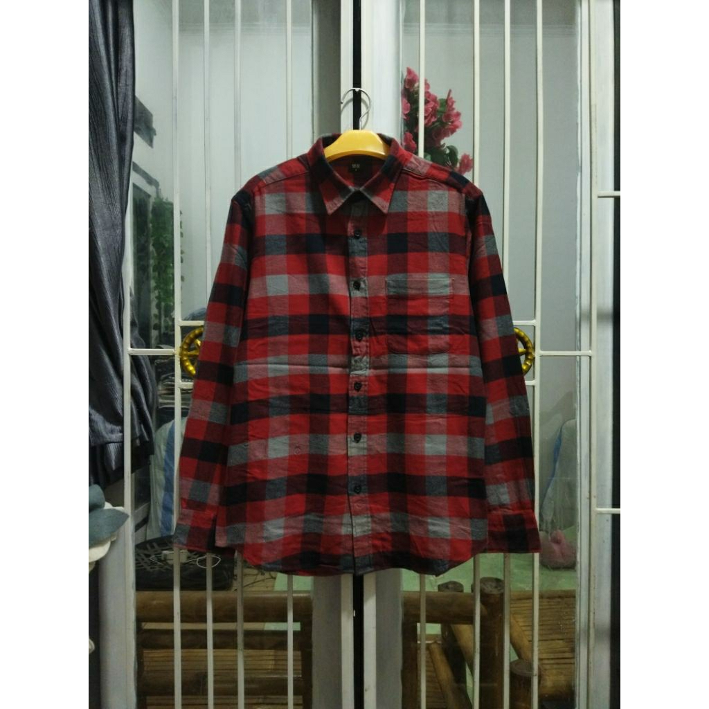 kemeja soft flannel Uniqlo pria M