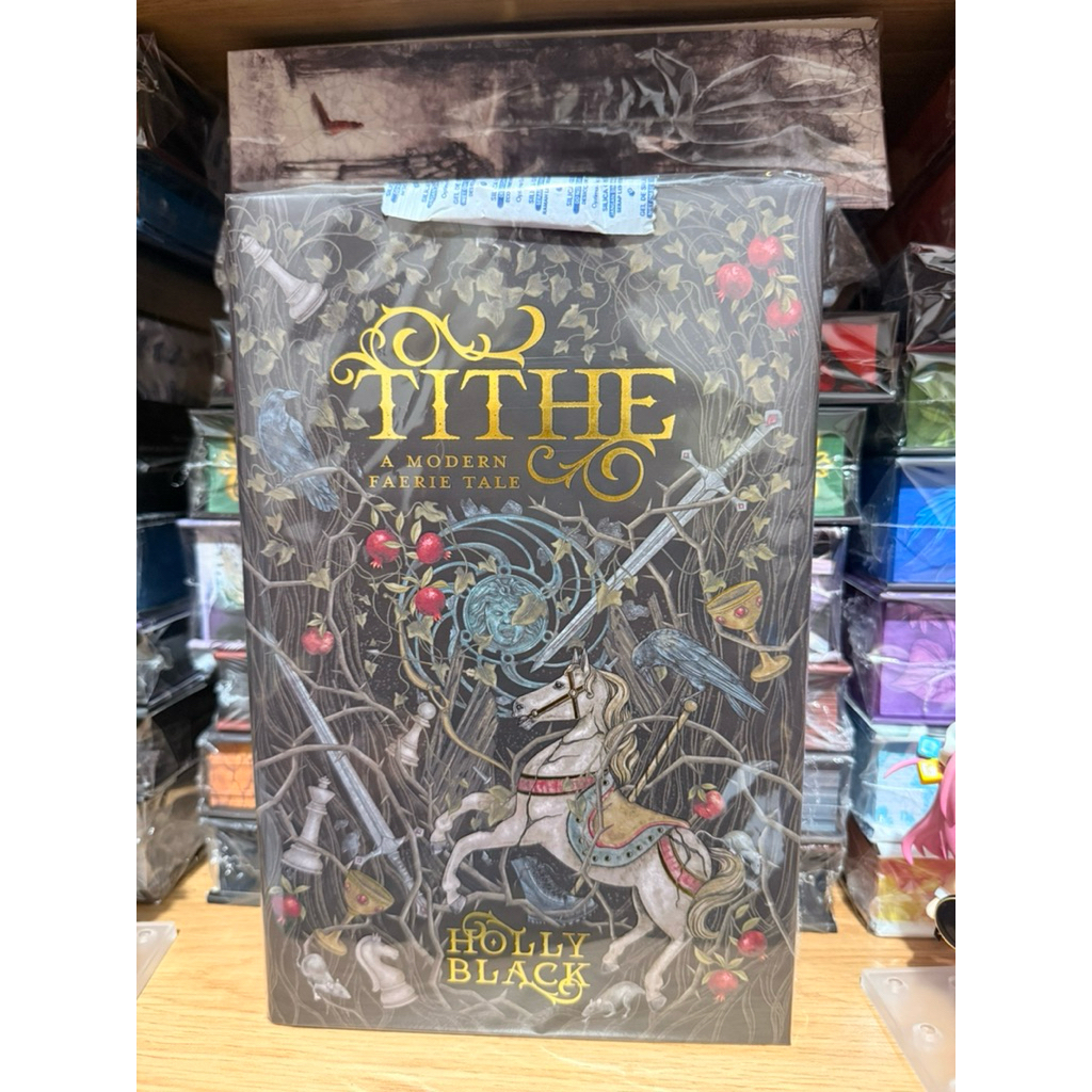 Modern Faerie Trilogy - Illumicrate set 3 buku