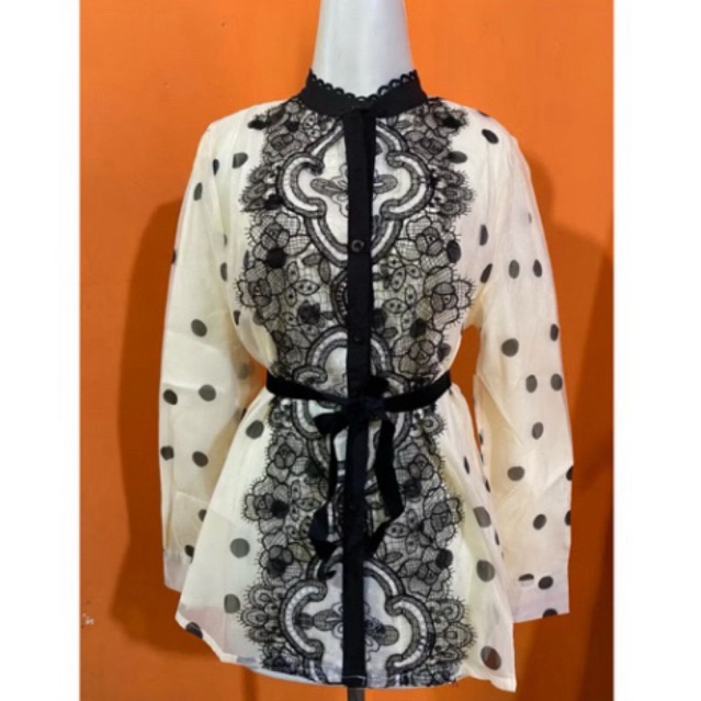 blouse three M
