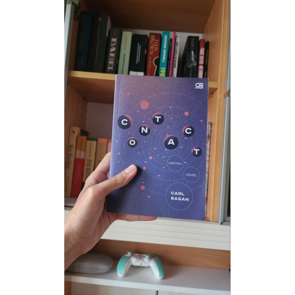 Preloved Contact by Carl Sagan