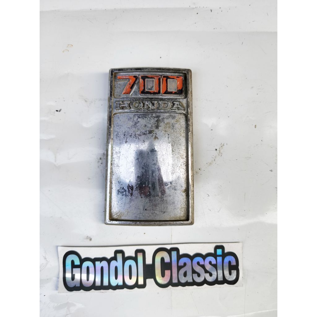 emblem dasi logo panel cover dada HONDA SUPERCUB 700 SUPERCUP C700