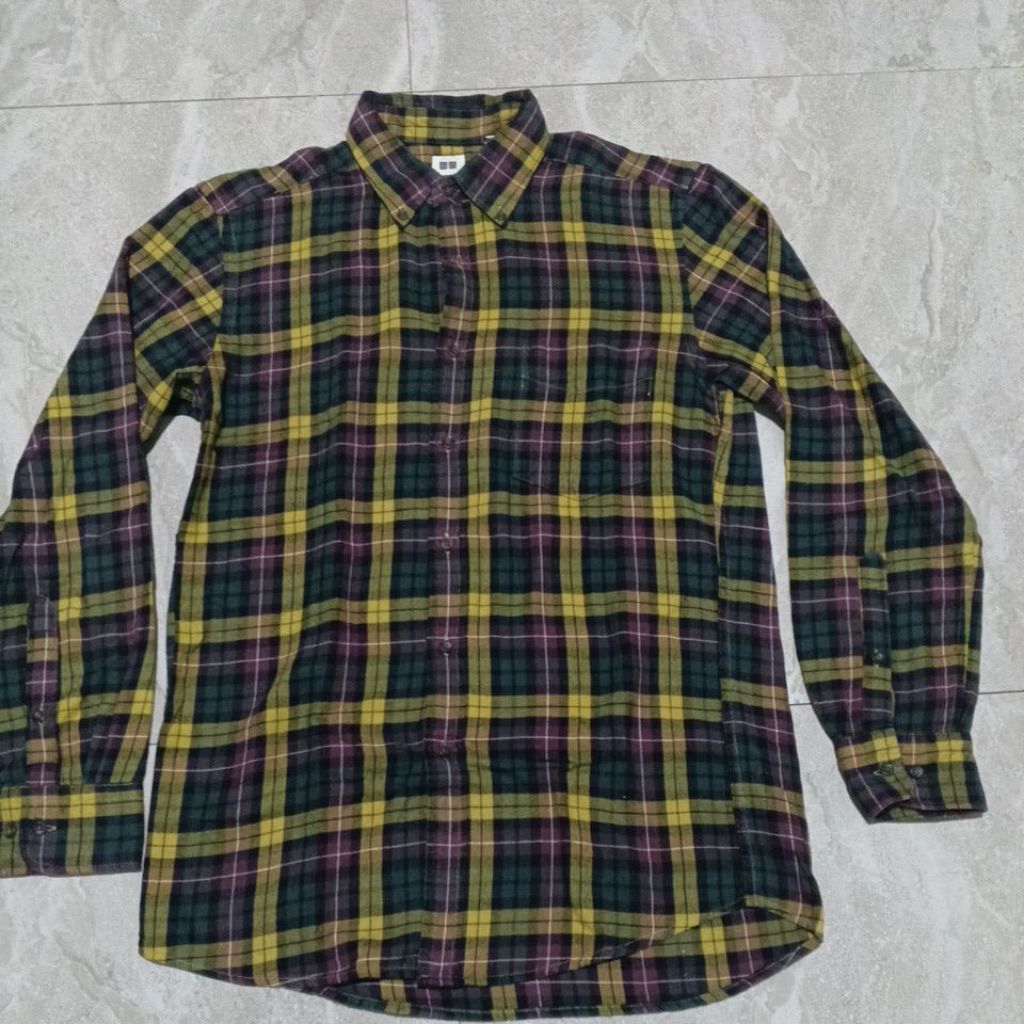 Flannel UNIQLO kombinasi kuning,ungu, hijau