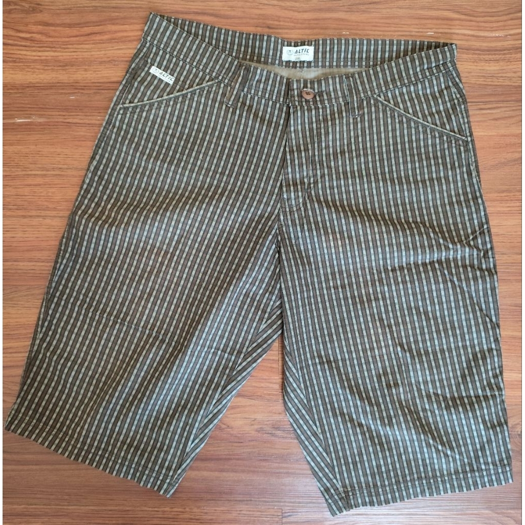 [PRELOVED]Celana pendek pria/cowok kotak kotak Altic-Size XL