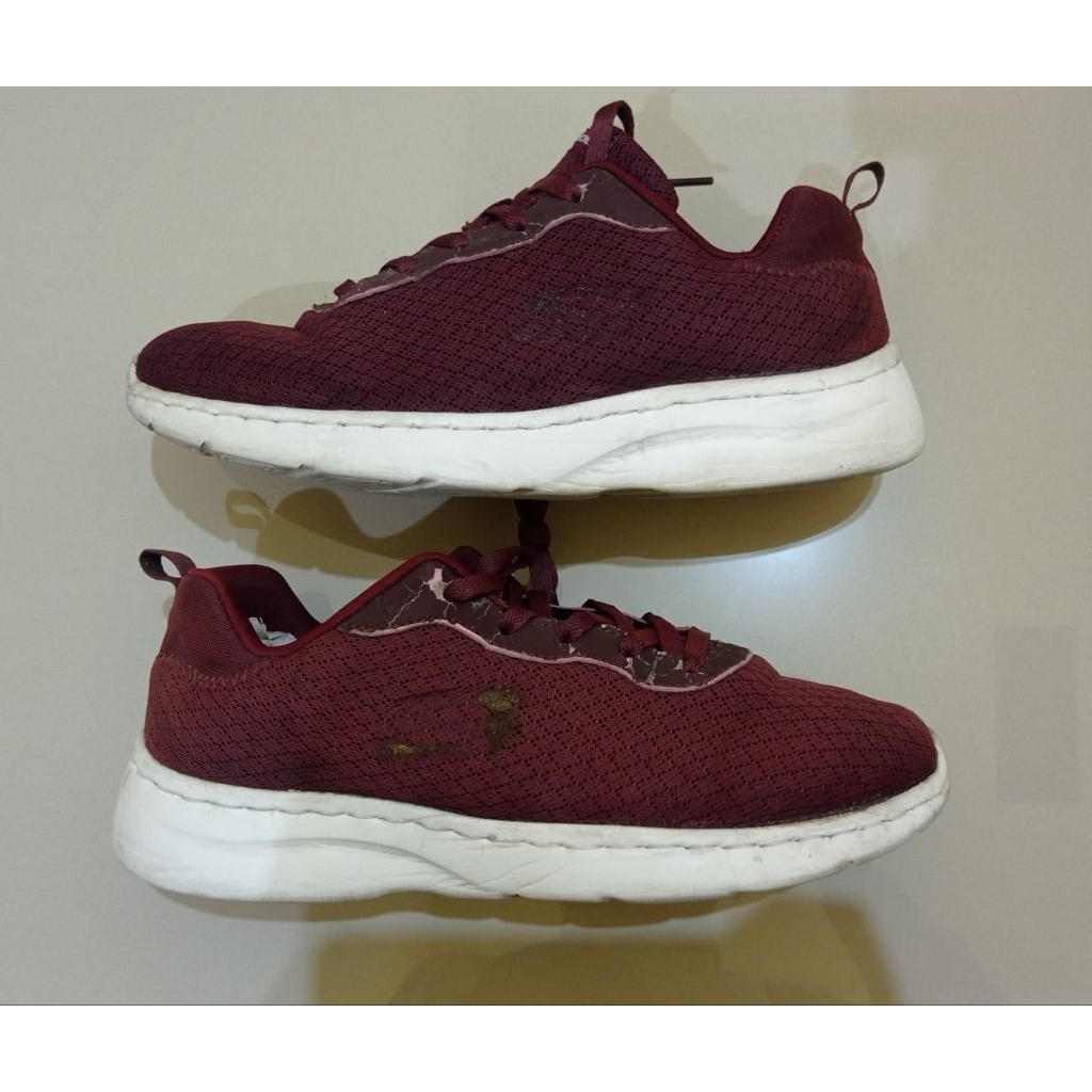 Sepatu Skechers Burgundy Second