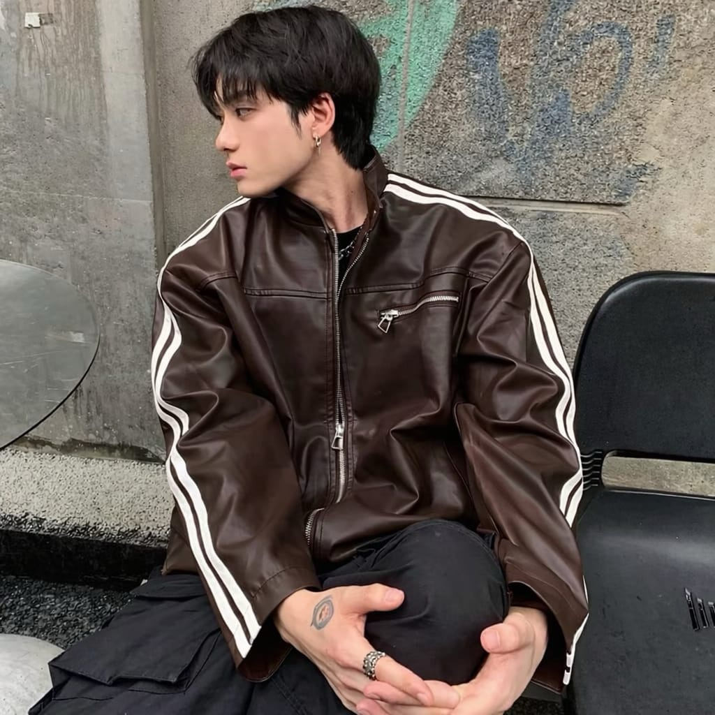 Jaket Kulit Sintetis Pria Hitam Garis Putih – Model Korea
