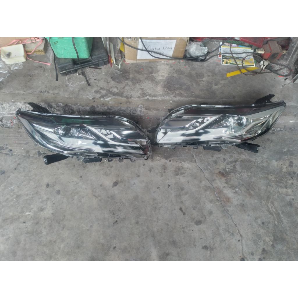 headlamp mobil Pajero sport 2017