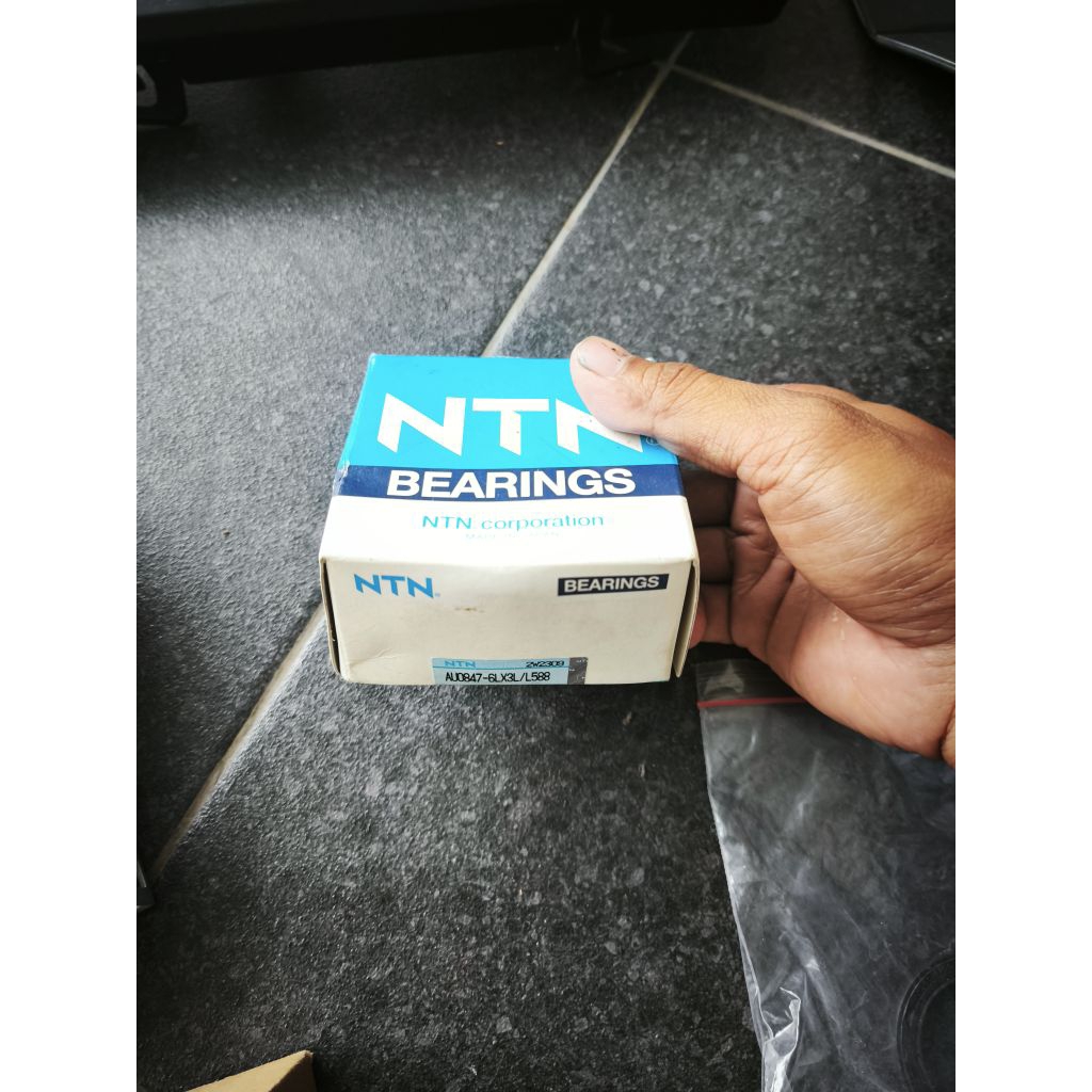 bearing laker roda Ford fiesta Depan